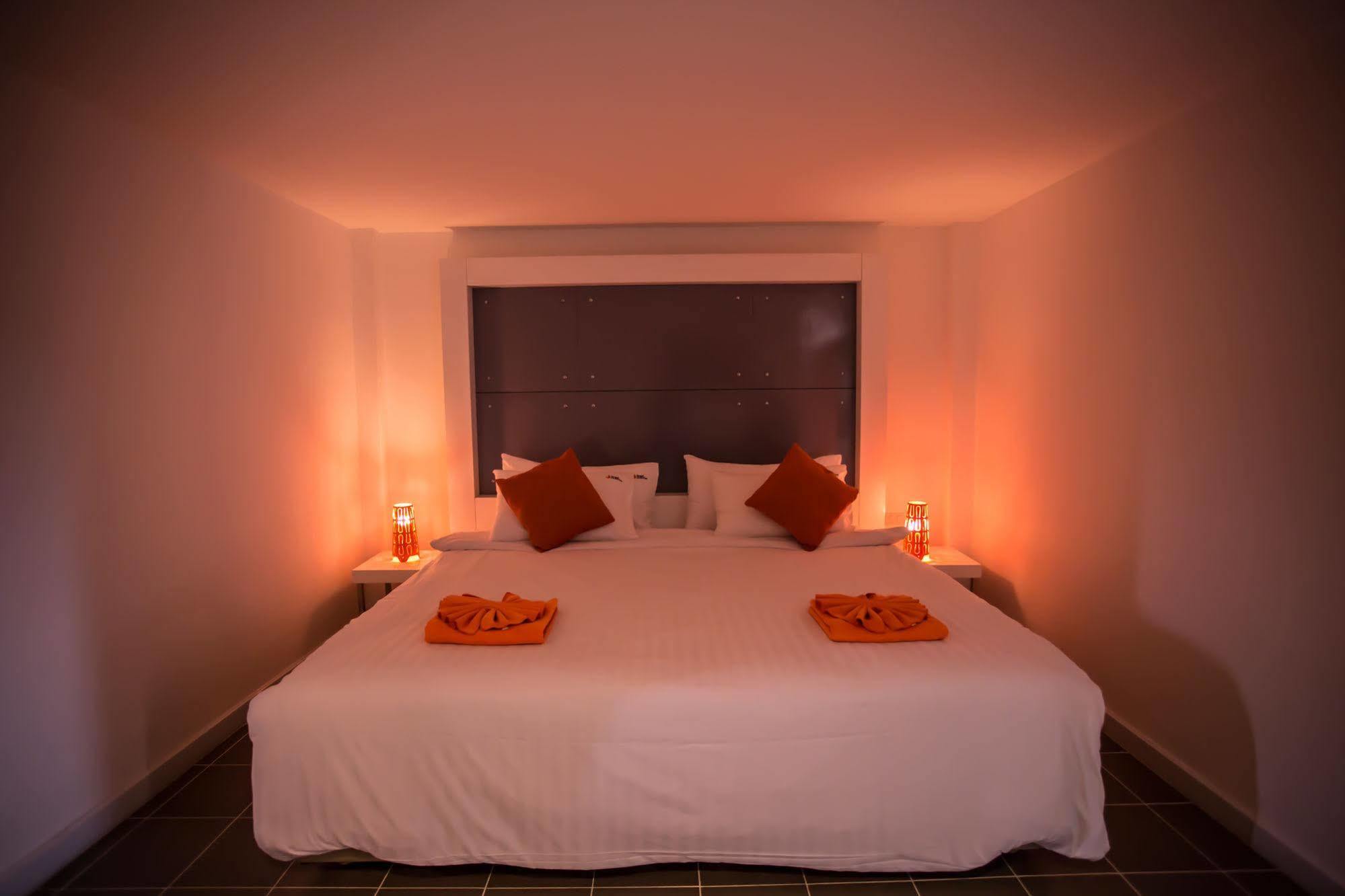 The Original Orange Hotel Накхонситхаммарат Экстерьер фото