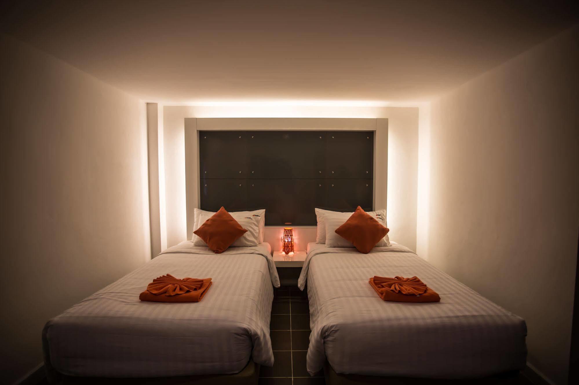 The Original Orange Hotel Накхонситхаммарат Экстерьер фото