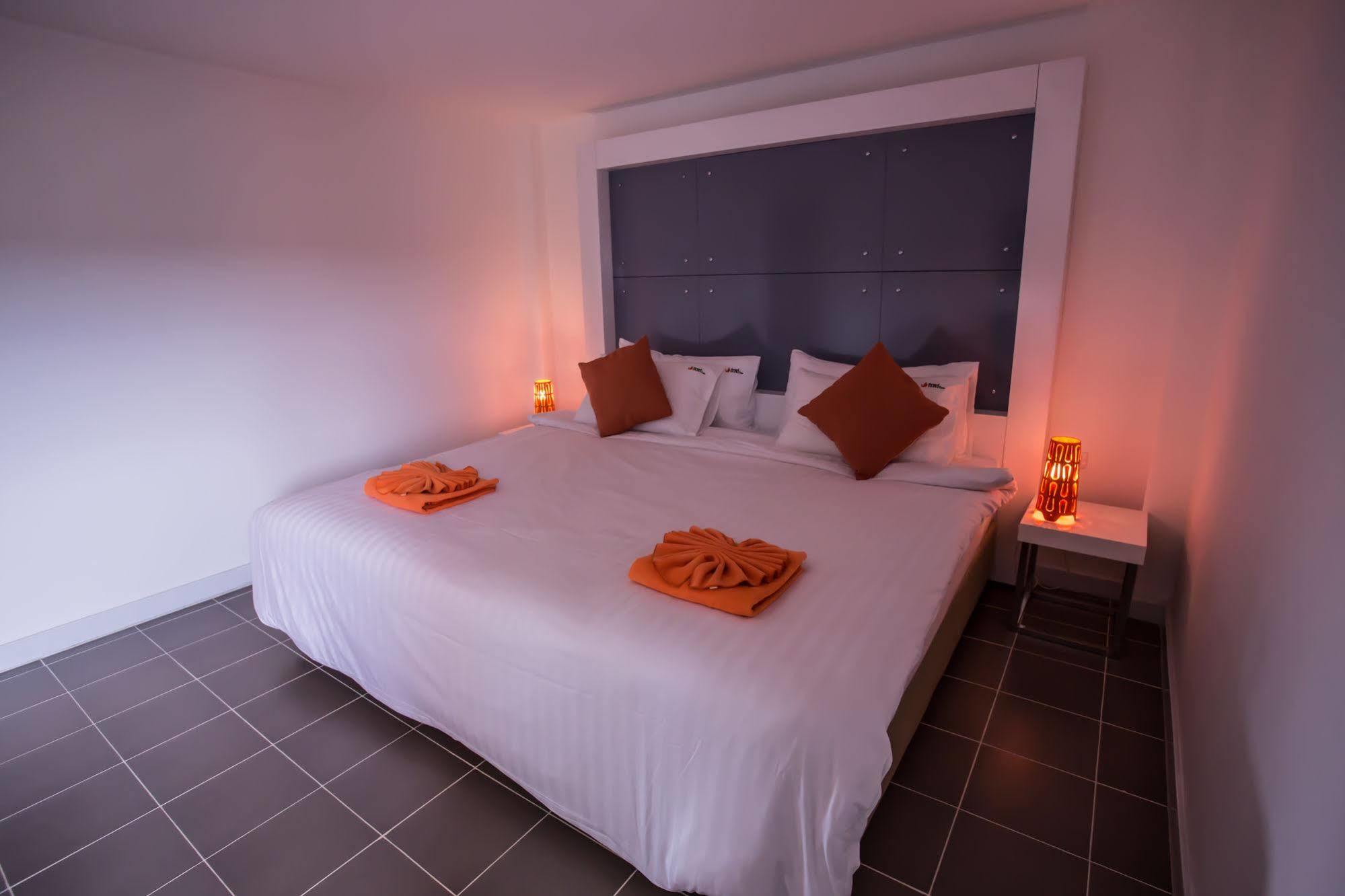 The Original Orange Hotel Накхонситхаммарат Экстерьер фото